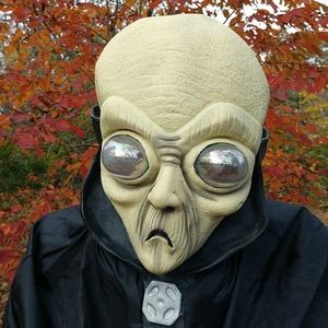 COSTUME  Extra Terrestrial